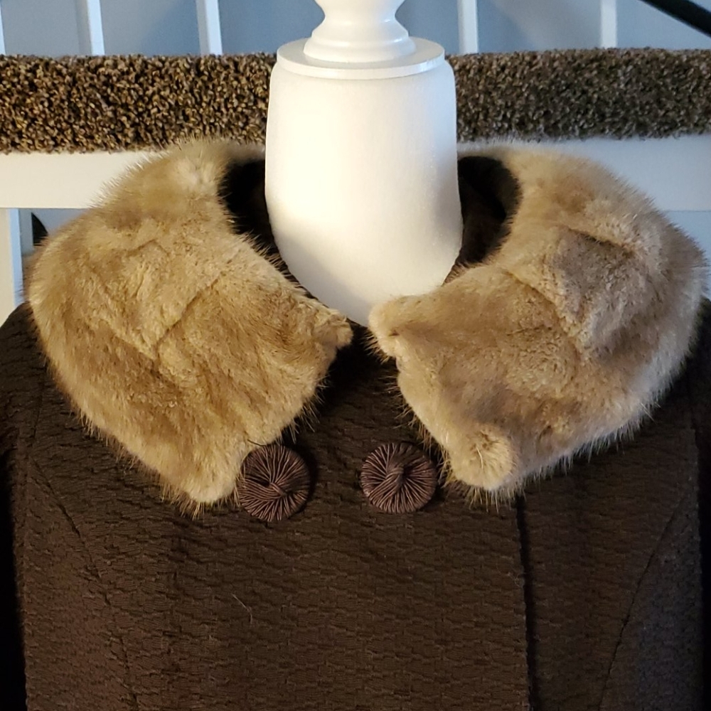 Chic Vintage Coat with Fur Collar - Picture 9 of 12